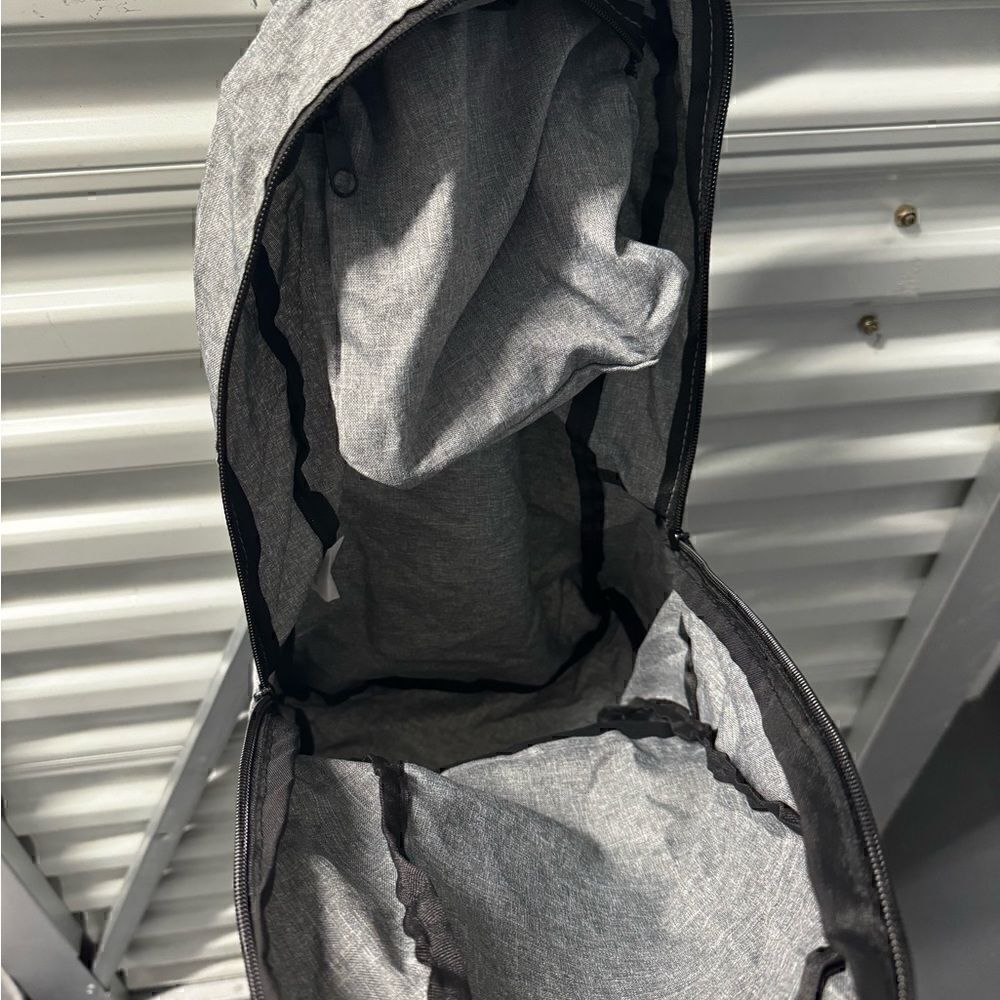 NWT- Card Tech backpack Gray Lightweight - Picture 6 of 12